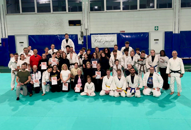 Anche a Orio al Serio la serata di autodifesa è stata un successo: tante le donne alla lezione