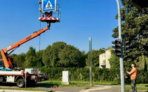«Un intervento mirato» lungo le strade di Stezzano: nuove luci per gli attraversamenti pedonali