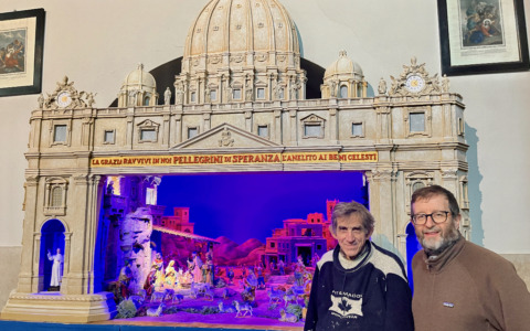 Ad Albino la Natività incastonata nella facciata di San Pietro. Anche per celebrare il Giubileo