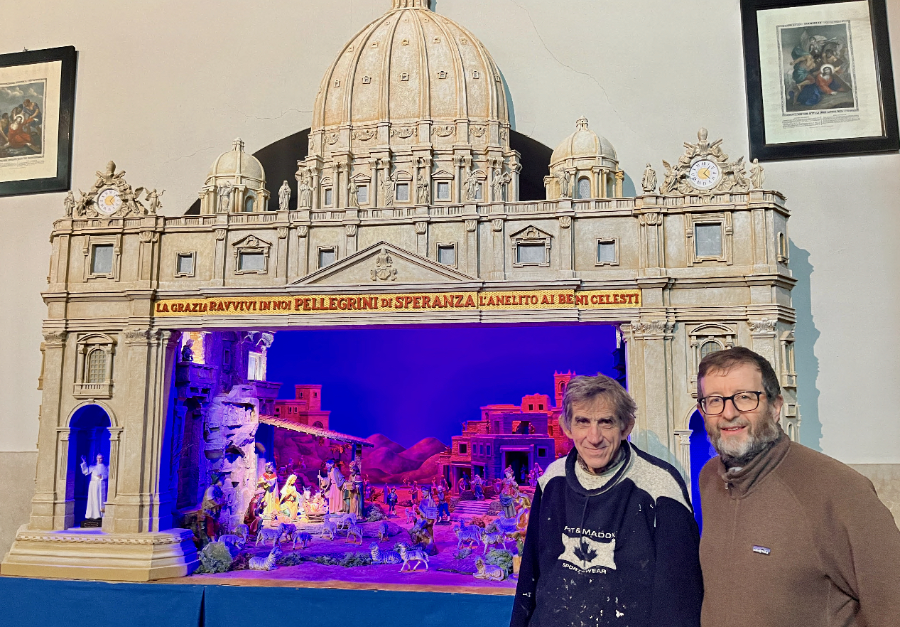 Ad Albino la Natività incastonata nella facciata di San Pietro. Anche per celebrare il Giubileo