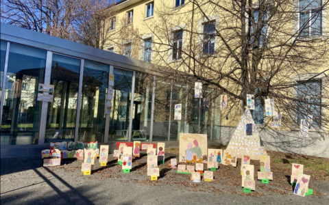 Distrutto il presepe di Stezzano realizzato da bambine e bambini: la risposta gentile della scuola