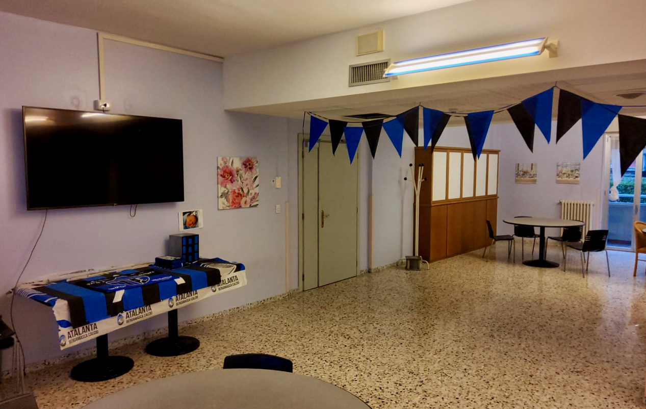 Alla Rsa di Torre Boldone è calcio-mania: una stanza dove guardare l’Atalanta diventa terapia