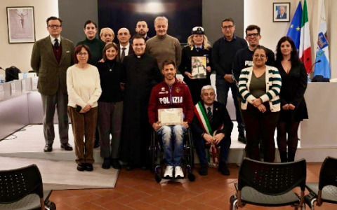 A Grassobbio è arrivata la benemerenza civica per l’atleta paralimpico di handbike Mirko Testa