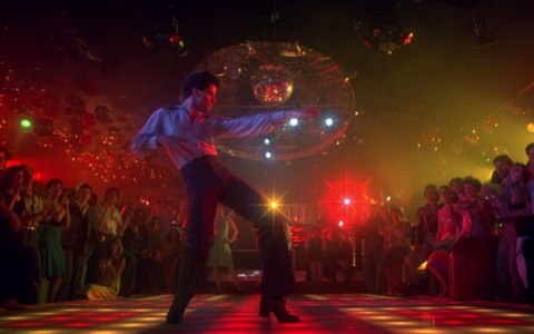 La ChorusLife Arena in “Night Fever”: il musical che riporta in scena la magia della disco con John Travolta