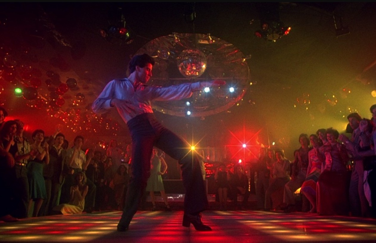 La ChorusLife Arena in “Night Fever”: il musical che riporta in scena la magia della disco con John Travolta