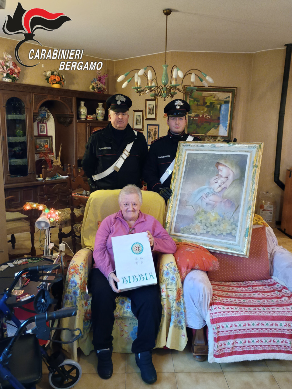 Una cantina come un caveau: trovati libri rari, armi e opere d’arte durante un blitz antidroga a Treviolo