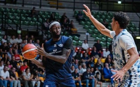 Sotto l’albero, il cestista bergamasco Soma Abati Tourè ha trovato un contratto con Imola