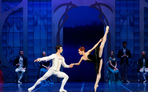 “Il Lago dei Cigni” si prepara ad incantare il Teatro Donizetti