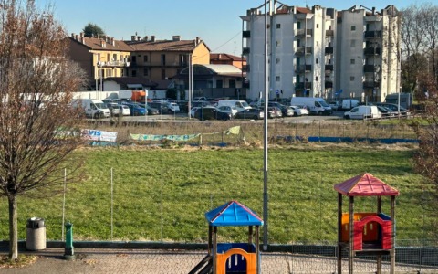 Il campo da calcio della parrocchia di Boccaleone verrà rimesso a nuovo: erba sintetica e illuminazione