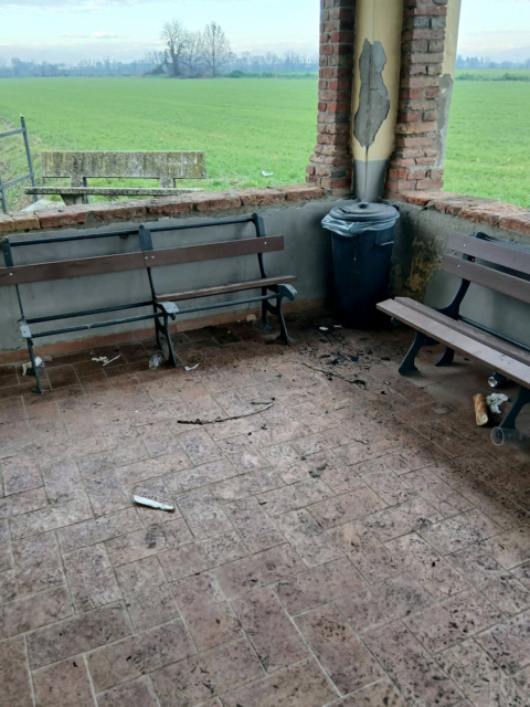 Vandalizzata la chiesetta dei morti di Calvenzano, nelle campagne al confine con Casirate