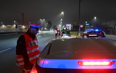 Fermati oltre 150 veicoli e identificate quasi 300 persone: maxi controllo nella Bassa Bergamasca