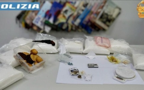 Brembate Sopra, arrestato 26enne: in casa droghe di ogni tipo, anche 16 chili di ketamina