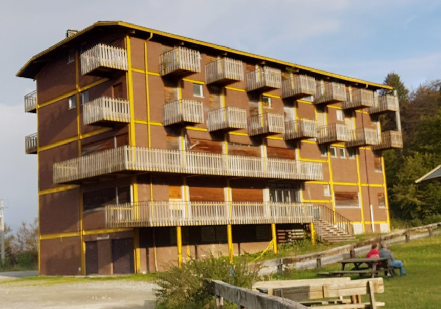 Oltre il Colle si libererà dell’ecomostro: al suo posto verrà realizzato un nuovo centro per il turismo