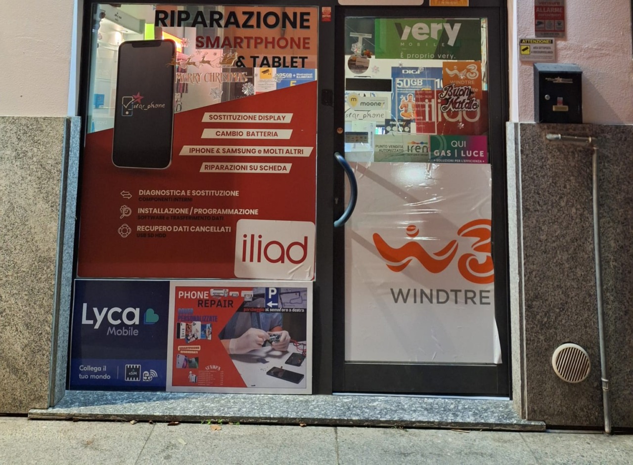 Verdello, con un tombino sfondano la porta e fanno man bassa di smartphone e tablet