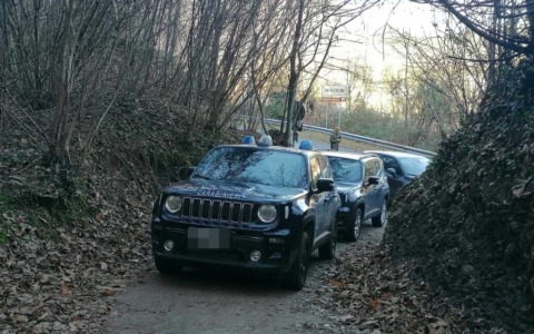 Sparatoria a Solto Collina, la pistola ritrovata nel bosco e lo sgomento della gente del paese