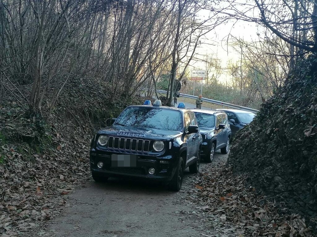 Sparatoria a Solto Collina, la pistola ritrovata nel bosco e lo sgomento della gente del paese