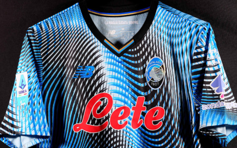 Svelata la maglia del Christmas Match, ovvero Atalanta-Cagliari: dopo la gara, divise tutte all’asta