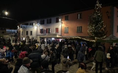 Onore in Luce: si accendono le luminarie tra fanfara alpina, laboratori e cena in piazza