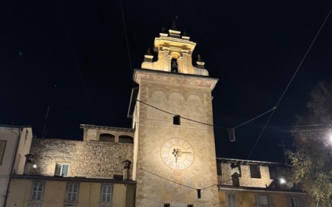 La bellezza della nuova illuminazione monumentale di Piazza Mascheroni (con tecnologie innovative)