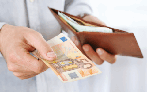 Prof a Treviglio, ma pure consulente e imprenditrice: 66enne deve risarcire allo Stato 39 mila euro