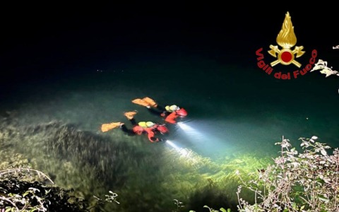 Recuperato il corpo senza vita di un uomo che si era gettato dal ponte di Calusco