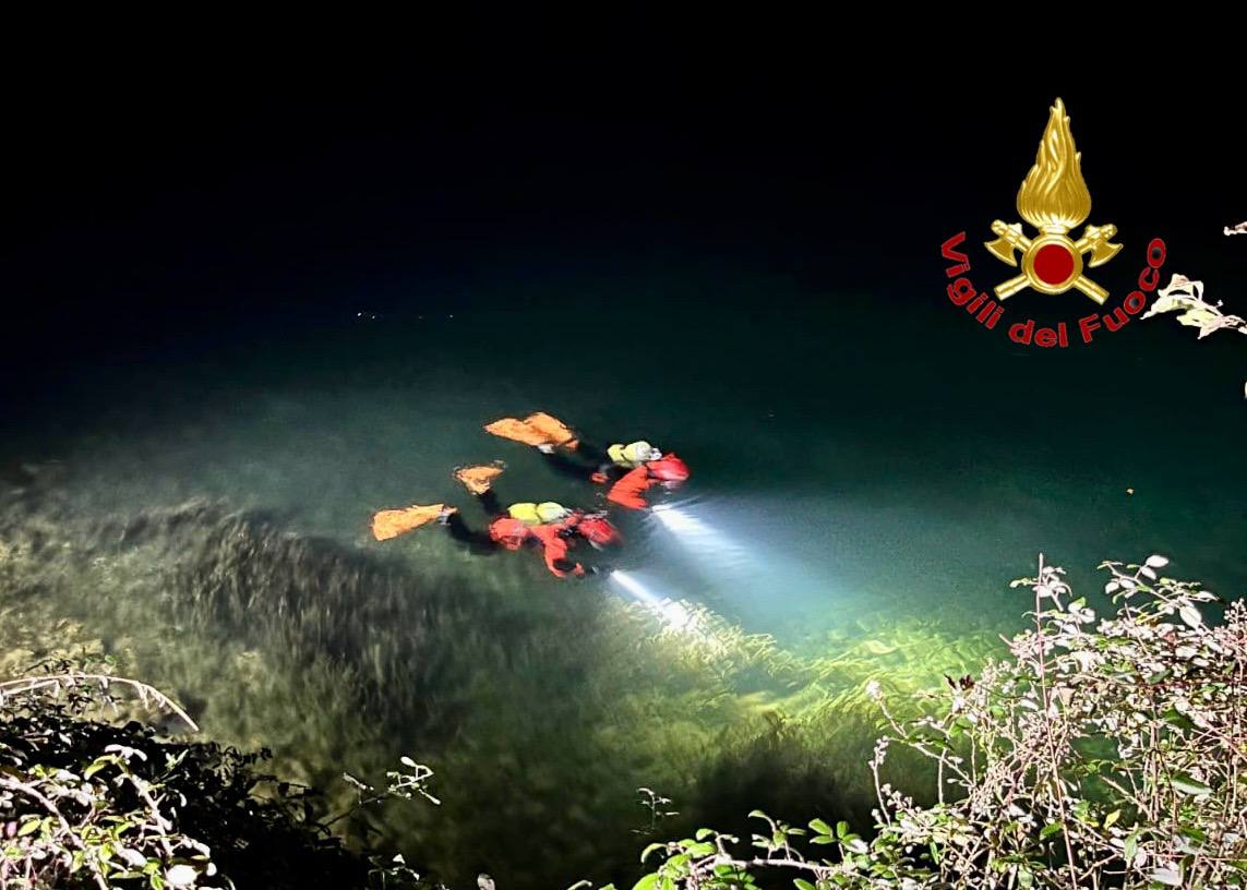 Recuperato il corpo senza vita di un uomo che si era gettato dal ponte di Calusco