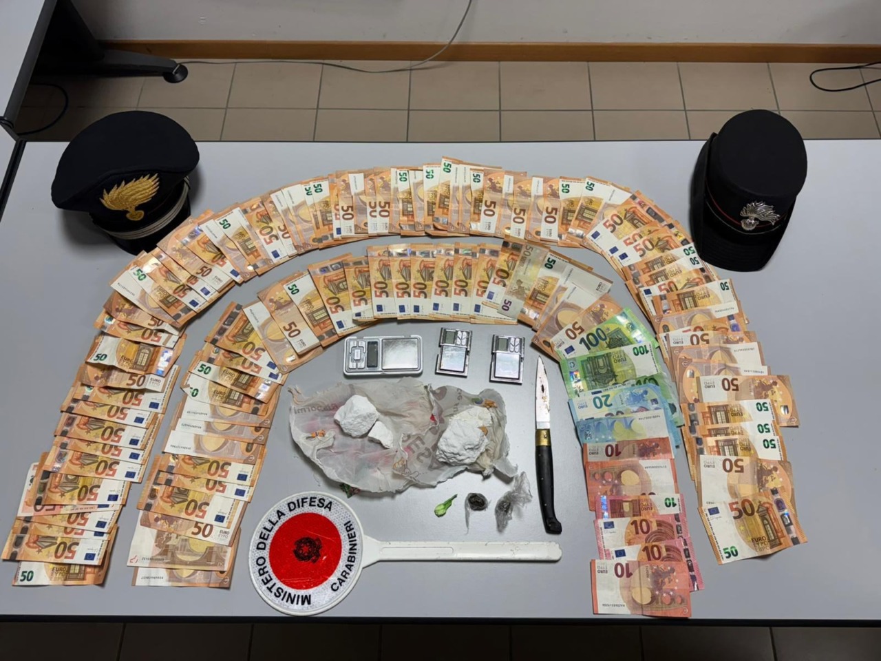 Controlli contro lo spaccio a Cene e Costa Volpino: arrestata una 47enne, denunciato un 35enne