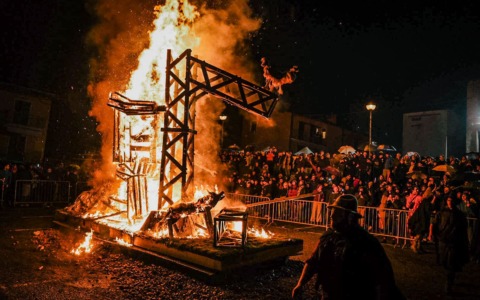 Con la Scasada del Zenerù di Ardesio torna il fuoco che scaccia l’inverno