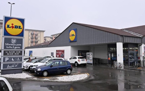 Sopravvissuta all’aggressione del marito alla Lidl di Seriate, a fine gennaio perderà il lavoro per le ferite subite