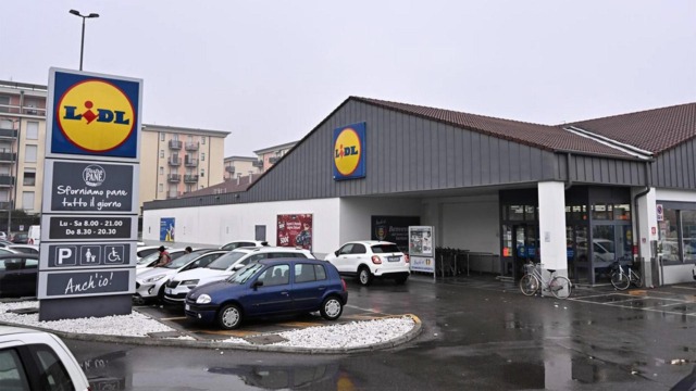Accoltellò 14 volte la ex moglie fuori dalla Lidl di Seriate, condannato a 13 anni e 6 mesi di carcere