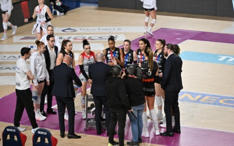 I duemila del PalaFacchetti non bastano al Volley Bergamo 1991 per superare la corazzata Scandicci