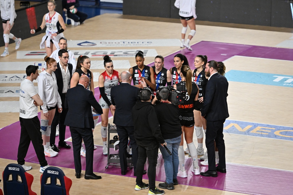 I duemila del PalaFacchetti non bastano al Volley Bergamo 1991 per superare la corazzata Scandicci