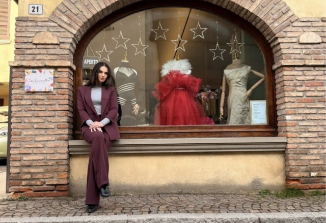 Un sogno realizzato: Samantha Bonfanti di Casnigo ha aperto la sua sartoria a Cazzano