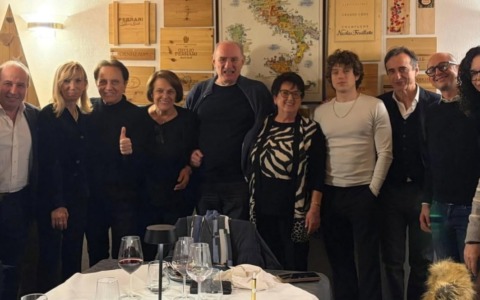 Dolci note al ristorante Mazzini 200 di Albino: Roby Facchinetti e Irama a cena insieme