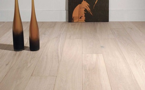 Posa del pavimento perfetta: levigatura, rimozione dei rivestimenti e preparazione