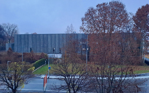 Dall’ecomostro al «nuovo muro di Bergamo»: polemiche ad Azzano San Paolo