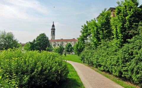 Divieto di portare animali nei parchi a Curno? Non del tutto. Il sindaco: «Ci saranno modifiche»