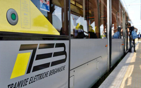 Bottigliata alla testa, sangue a terra e un sedicenne di Nembro finisce in ospedale