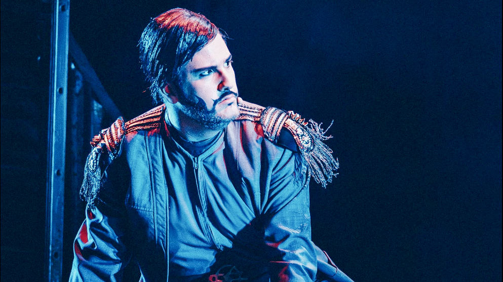 Davide Bonafini di Stezzano realizza il suo sogno, recitando… sulle note dei Queen