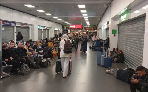 Guasto e nebbia, aeroporto di Orio in tilt. La rabbia dei passeggeri per l’assenza di comunicazioni