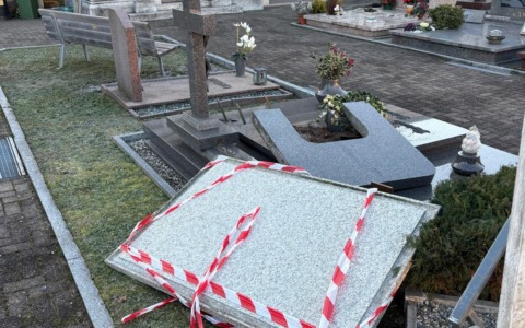 Nuovi furti nei cimiteri bergamaschi: ignoti fanno razzia di rame e bronzo ad Albano e Brusaporto