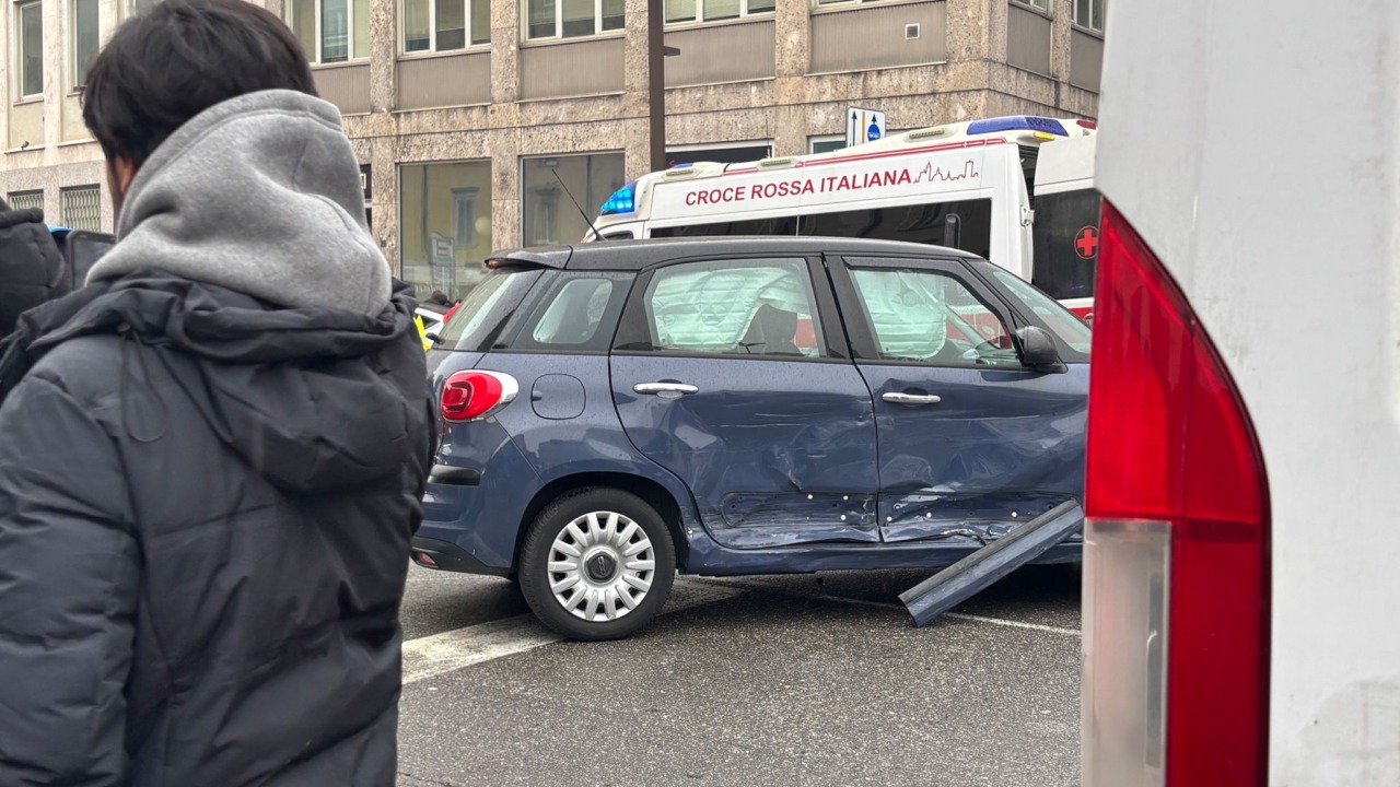 Travolto mentre attraversa la strada in Porta Nuova, gravissimo un uomo di 55 anni