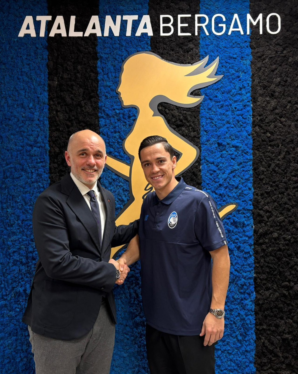 Raspadori indosserà la maglia numero 18. È con il gruppo a Pisa, dove siederà in panchina