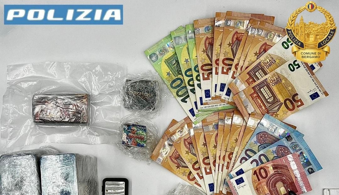 Beccato durante un appostamento ad Almenno San Bartolomeo, in casa aveva droga, storditore elettrico e una pistola a salve