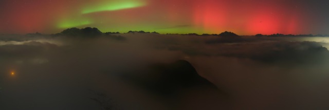 Le splendide foto dell’aurora boreale della scorsa notte, visibile anche dalla Bergamasca