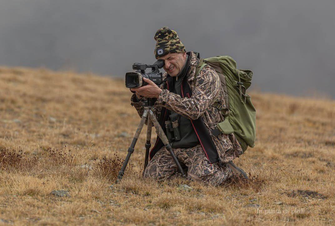 Svaligiata a Branzi l’auto del fotografo naturalista Baldovino Midali: «Nemmeno in montagna c’è tranquillità»