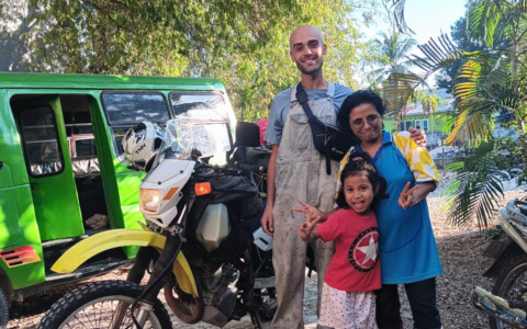 Attraversa mezzo mondo in cinque mesi a bordo della sua moto: l’impresa di Davide Belloli di Lurano