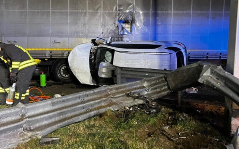 Schianto all’alba sull’A4, ventisettenne bergamasco in prognosi riservata