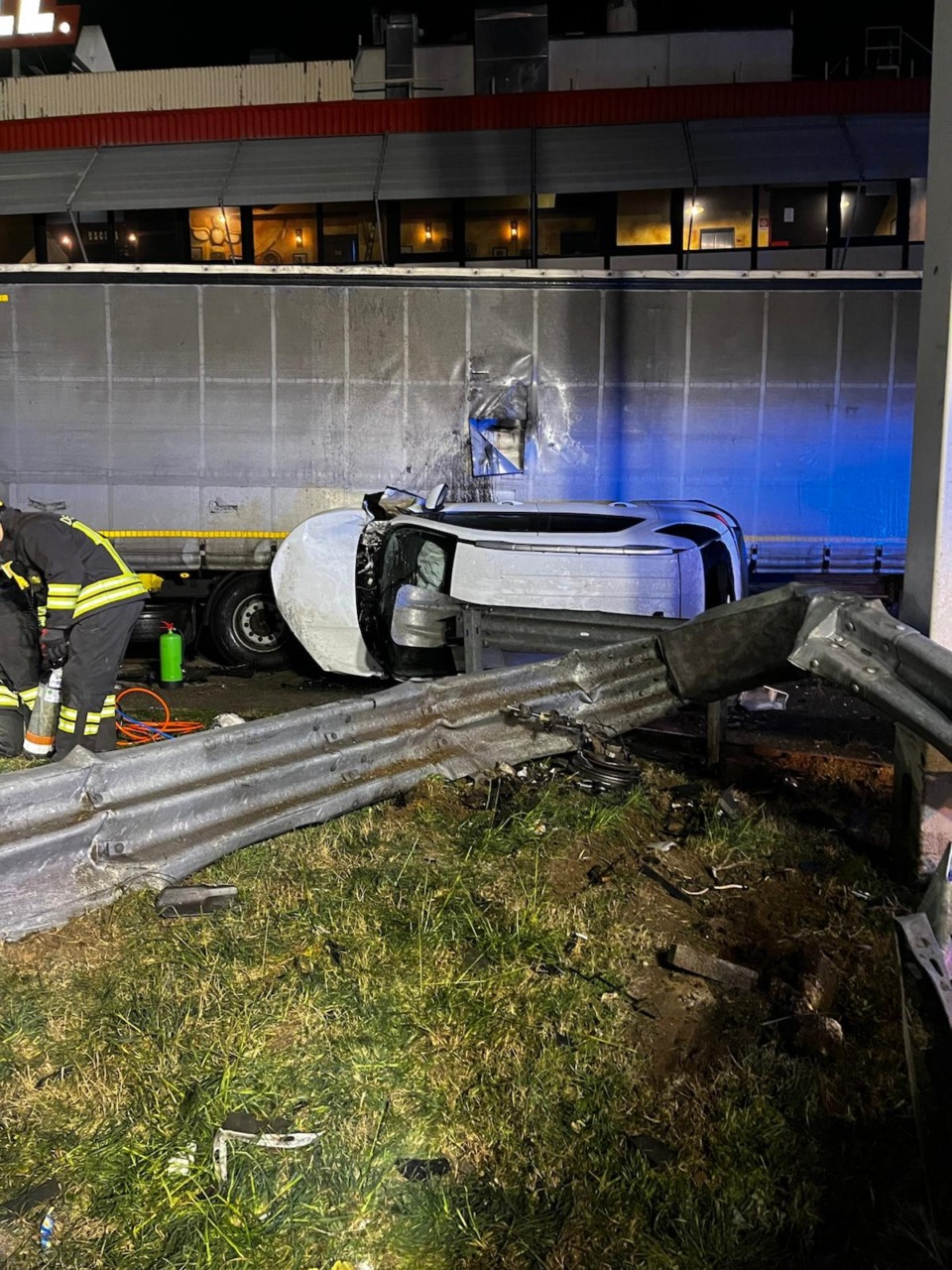 Schianto all’alba sull’A4, ventisettenne bergamasco in prognosi riservata