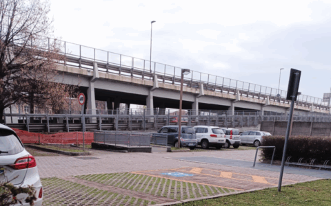 Degrado in via Gritti, l’amministratore del condominio: «Nel 2025 abbiamo speso 35 mila euro extra per la pulizia»